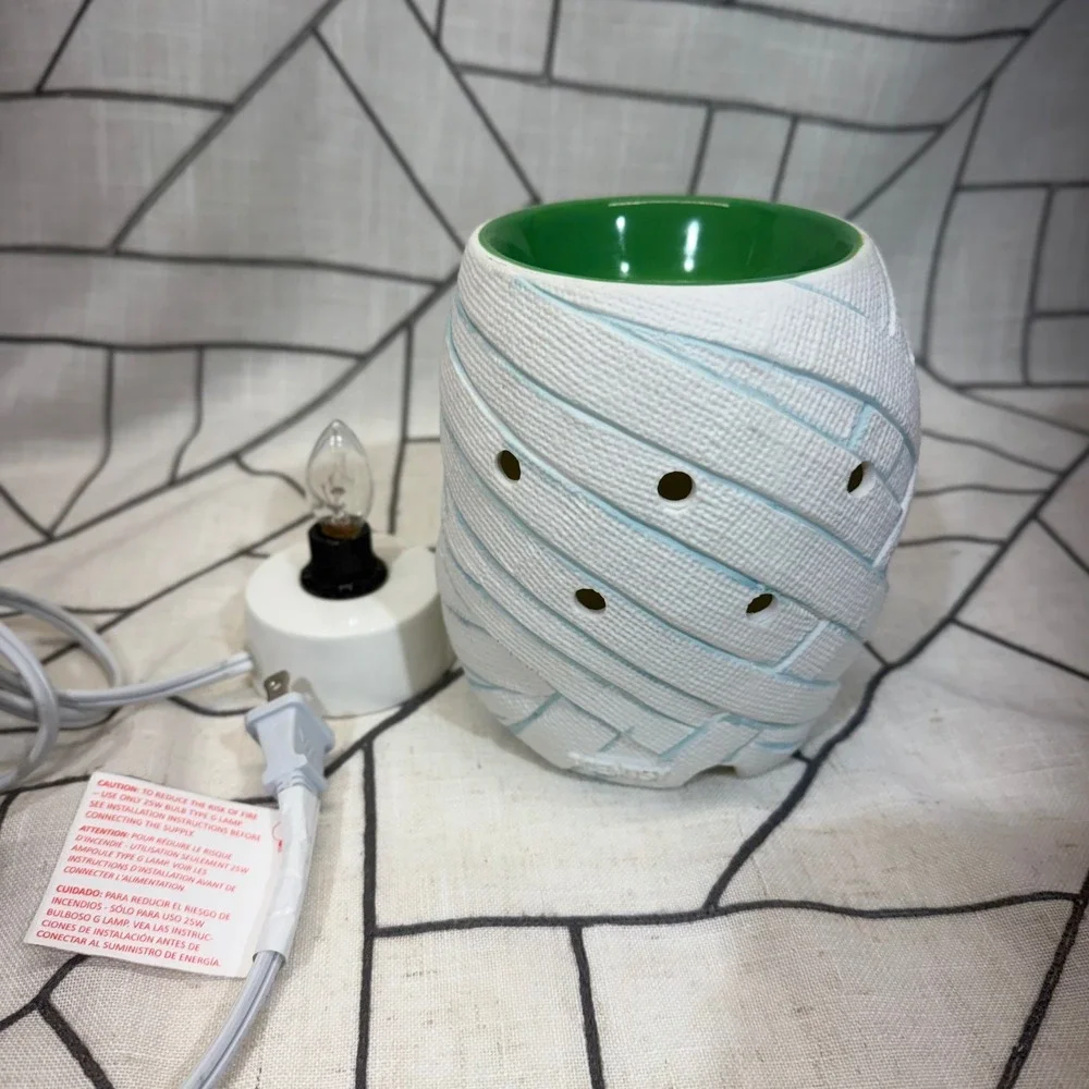 Scentsy‎ Under Wraps Mummy Wax Warmer OS White Green Halloween Decor 62812